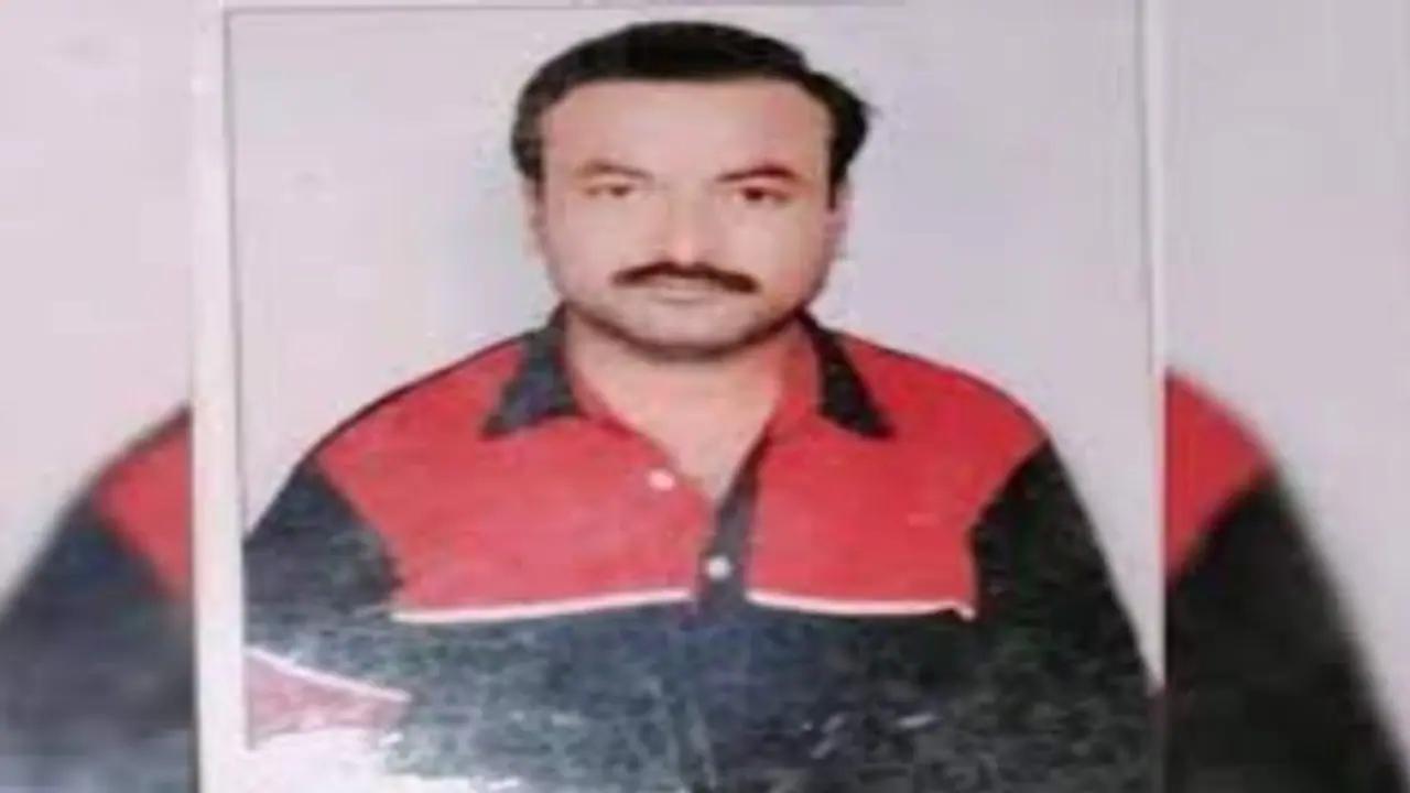 பாபர் மசூதி இடிப்பு.. கலவரத்தில் ஈடுபட்டதாக கைதான ஸ்ரீகாந்த் பூஜாரி ஜாமீன் வழங்கியது கர்நாடக நீதிமன்றம்! பாபர் மசூதி இடிப்பு.. கலவரத்தில் ஈடுபட்டதாக கைதான ஸ்ரீகாந்த் பூஜாரி ஜாமீன் வழங்கியது கர்நாடக நீதிமன்றம்!