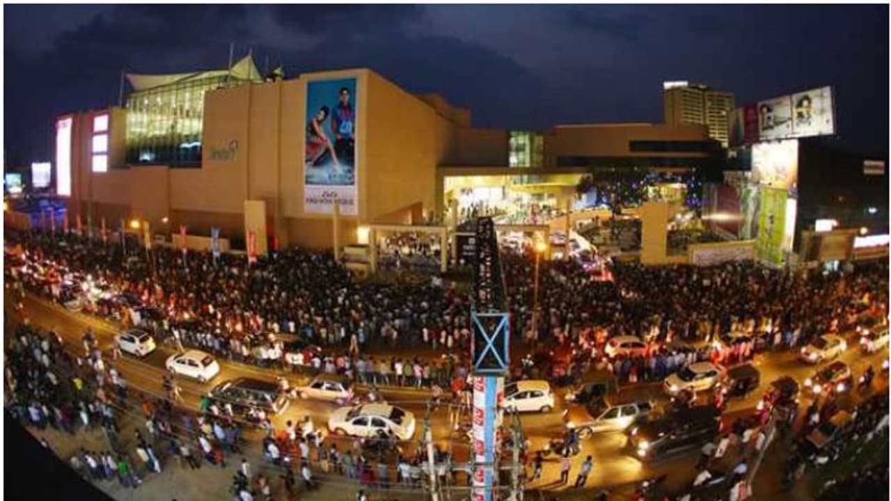 മച്ചാനേ... ലുലു മാളിലേക്ക് കത്തിച്ചുവിട്ടോ! വിലക്കുറവിന്‍റെ വിസ്മയം, 50 % ബിഗ് ഓഫർ! 41 മണിക്കൂർ മാത്രം