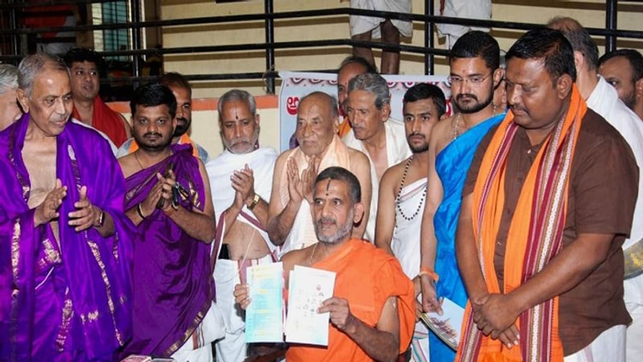 ಭಯ ಹುಟ್ಟಿಸುವುದೇ ನಿಜವಾದ ಭಯೋತ್ಪಾದನೆ: ಪೇಜಾವರ ಶ್ರೀ ಭಯ ಹುಟ್ಟಿಸುವುದೇ ನಿಜವಾದ ಭಯೋತ್ಪಾದನೆ: ಪೇಜಾವರ ಶ್ರೀ