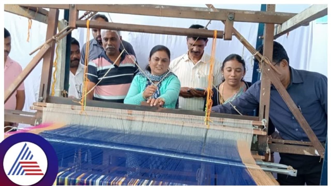 ಮಡಿಕೇರಿಯ ಗಾಂಧಿ ಮೈದಾನದಲ್ಲಿ 7 ದಿನಗಳ ಕಾಲ ಕೈಮಗ್ಗ ಉತ್ಪನ್ನಗಳ ವಸ್ತು ಪ್ರದರ್ಶನ ಮತ್ತು ಮಾರಾಟ ಮಡಿಕೇರಿಯ ಗಾಂಧಿ ಮೈದಾನದಲ್ಲಿ 7 ದಿನಗಳ ಕಾಲ ಕೈಮಗ್ಗ ಉತ್ಪನ್ನಗಳ ವಸ್ತು ಪ್ರದರ್ಶನ ಮತ್ತು ಮಾರಾಟ