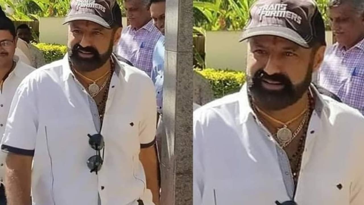 బాలకృష్ణ కొత్త సినిమా లుక్ లీక్.. యంగ్ లుక్లో స్టయిల్ కా బాప్ అనిపిస్తున్నాడుగా! బాలకృష్ణ కొత్త సినిమా లుక్ లీక్.. యంగ్ లుక్లో స్టయిల్ కా బాప్ అనిపిస్తున్నాడుగా!