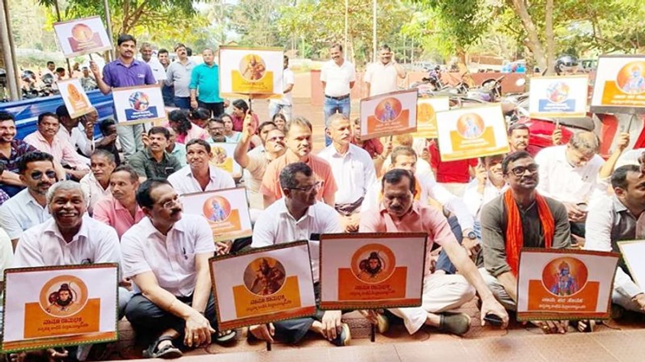 ಉತ್ತರ ಕನ್ನಡ: ಕಾಂಗ್ರೆಸ್ನಿಂದ ಹಿಂದೂ ವಿರೋಧಿ ಧೋರಣೆಯ ಪರಮಾವಧಿ, ಬಿಜೆಪಿ ಉತ್ತರ ಕನ್ನಡ: ಕಾಂಗ್ರೆಸ್ನಿಂದ ಹಿಂದೂ ವಿರೋಧಿ ಧೋರಣೆಯ ಪರಮಾವಧಿ, ಬಿಜೆಪಿ