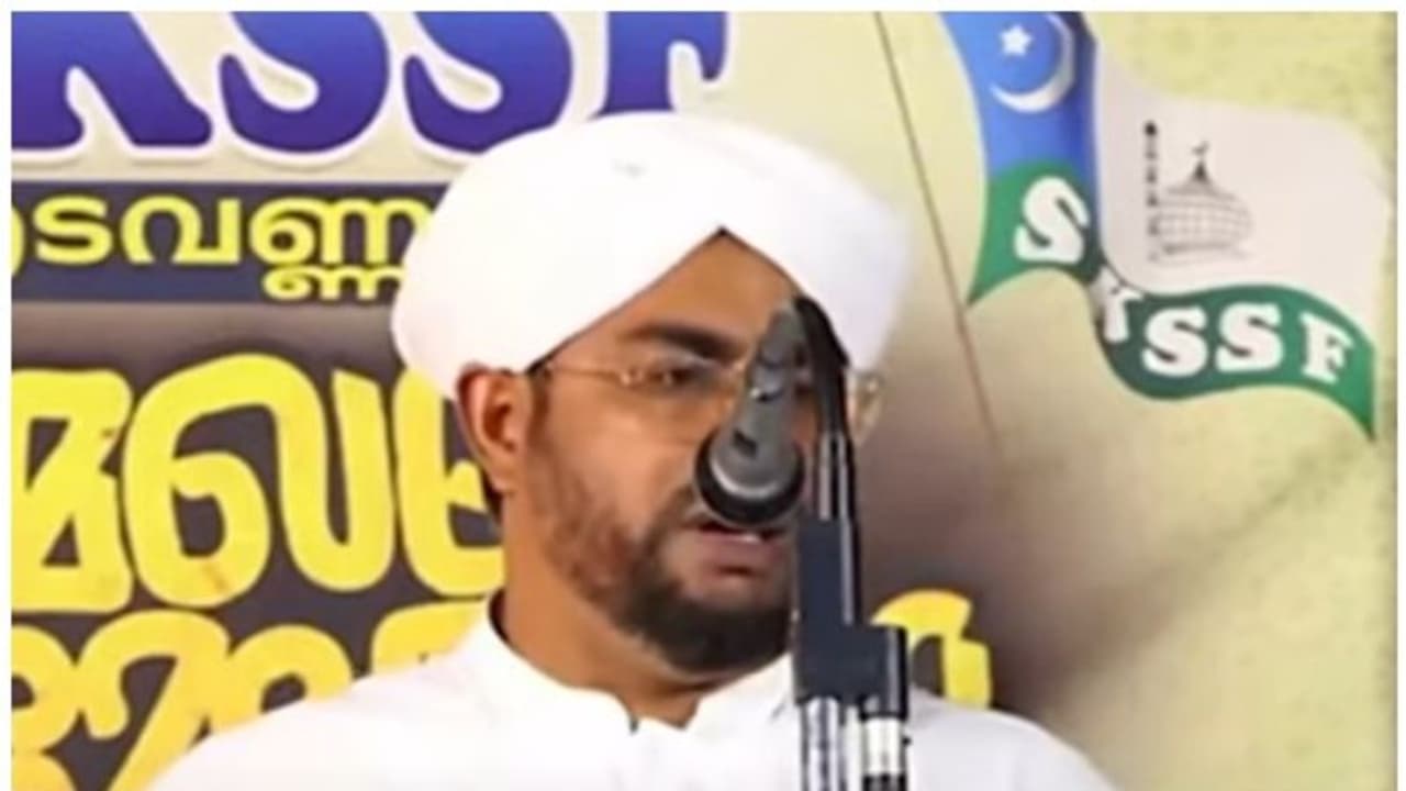 'പാണക്കാട് കുടുംബത്തെ ആക്ഷേപിച്ചുവെന്ന വ്യാഖ്യാനം ശരിയല്ല; തെറ്റിദ്ധാരണയുണ്ടായെങ്കിൽ നിർവ്യാജം ഖേദിക്കുന്നു' 'പാണക്കാട് കുടുംബത്തെ ആക്ഷേപിച്ചുവെന്ന വ്യാഖ്യാനം ശരിയല്ല; തെറ്റിദ്ധാരണയുണ്ടായെങ്കിൽ നിർവ്യാജം ഖേദിക്കുന്നു'