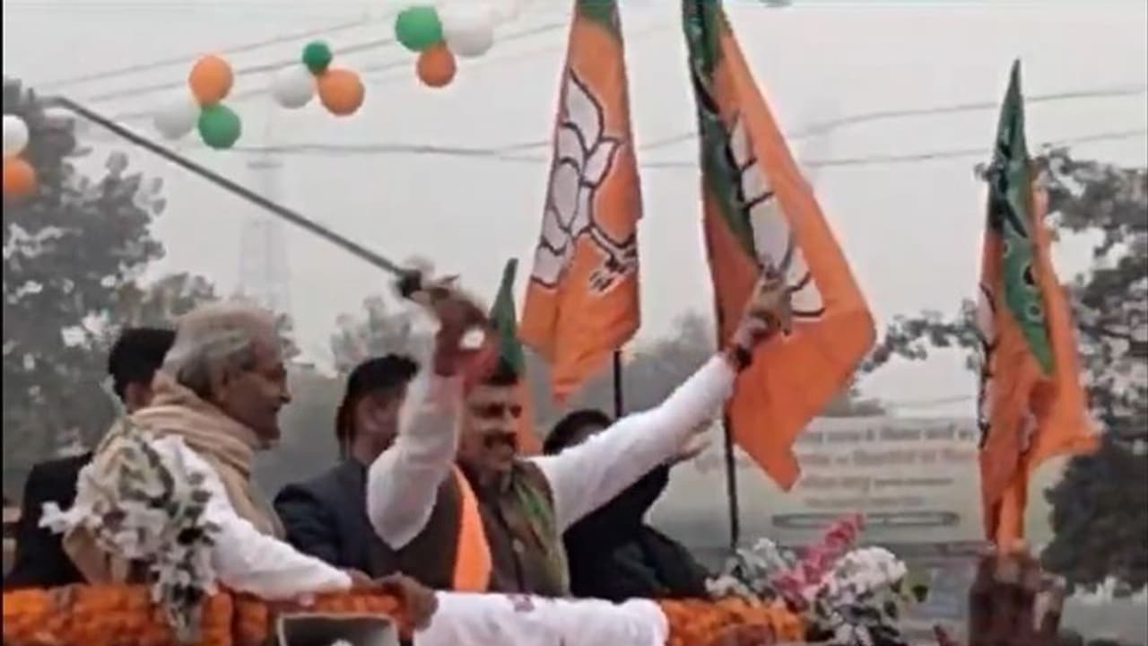 Madhya Pradesh CM Mohan Yadav displays sword twirling prowess in Rewa district roadshow (WATCH) Madhya Pradesh CM Mohan Yadav displays sword twirling prowess in Rewa district roadshow (WATCH)
