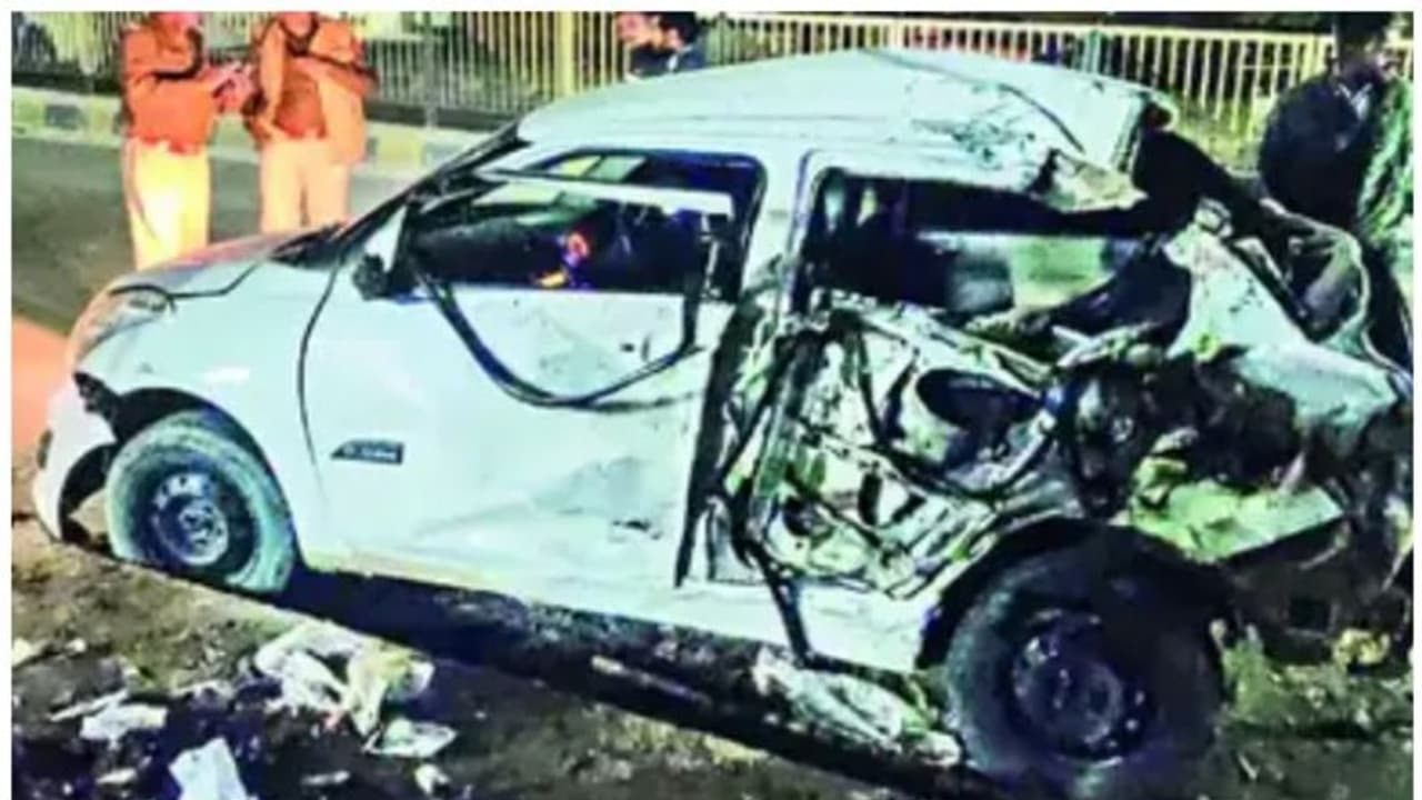 ചോരക്കളം തീര്ത്ത് ഇന്സ്റ്റഗ്രാം റീല്സിന് വേണ്ടിയുള്ള അഭ്യാസം; കുട്ടി ഉള്പ്പെടെ നാല് പേര് മരിച്ചു ചോരക്കളം തീര്ത്ത് ഇന്സ്റ്റഗ്രാം റീല്സിന് വേണ്ടിയുള്ള അഭ്യാസം; കുട്ടി ഉള്പ്പെടെ നാല് പേര് മരിച്ചു