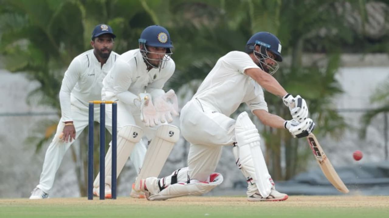 രഞ്ജി ട്രോഫി: കേരളത്തിന്റെ തുടക്കം തകര്ച്ചയോടെ! റിങ്കു ജുറല് കൂട്ടുകെട്ടില് രക്ഷപ്പെട്ട് ഉത്തര് പ്രദേശ് രഞ്ജി ട്രോഫി: കേരളത്തിന്റെ തുടക്കം തകര്ച്ചയോടെ! റിങ്കു ജുറല് കൂട്ടുകെട്ടില് രക്ഷപ്പെട്ട് ഉത്തര് പ്രദേശ്