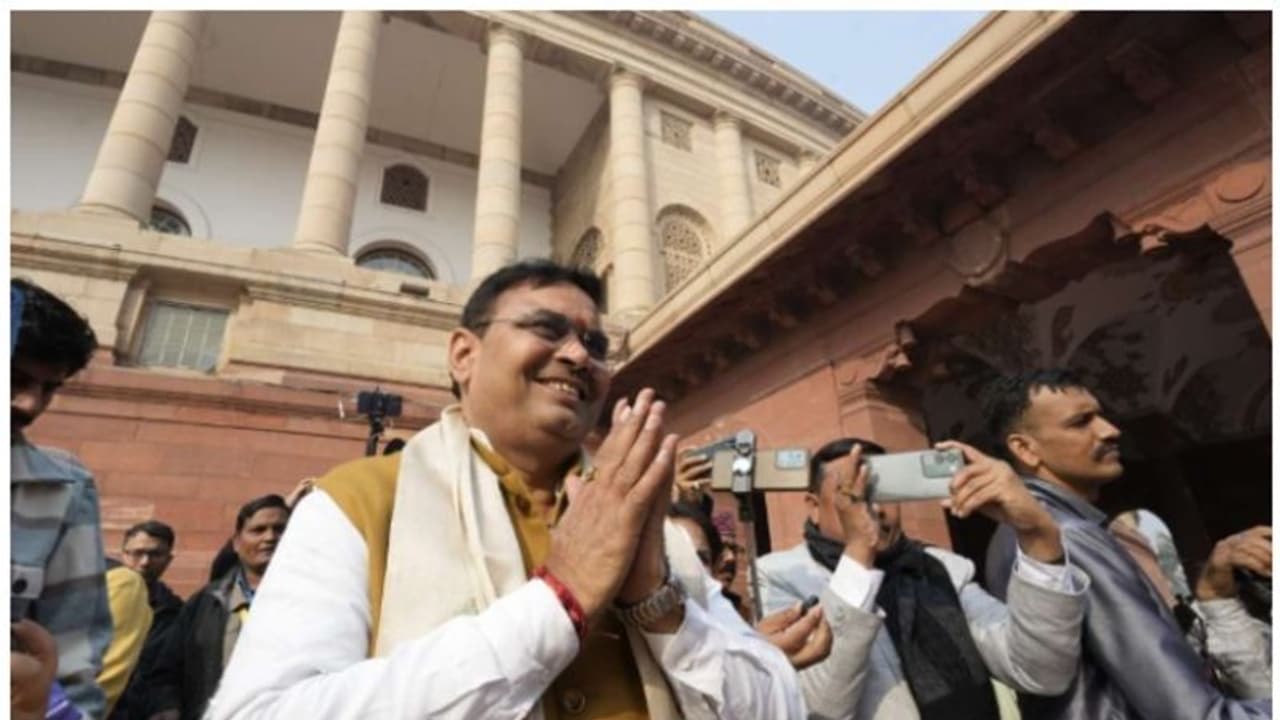 72 ഐഎഎസുകാർക്കും 121 ആർഎഎസ് ഓഫീസർമാർക്കും സ്ഥലംമാറ്റം; രാജസ്ഥാനിൽ 'പണി' തുടങ്ങി ബിജെപി സർക്കാർ 72 ഐഎഎസുകാർക്കും 121 ആർഎഎസ് ഓഫീസർമാർക്കും സ്ഥലംമാറ്റം; രാജസ്ഥാനിൽ 'പണി' തുടങ്ങി ബിജെപി സർക്കാർ