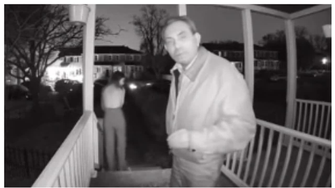 മദ്യപിച്ച് അവശയായ യുവതിയെ വീട്ടിൽ കയറാന്‍ സഹായിച്ച് യൂബ‌ർ ഡ്രൈവർ; വീഡിയോ കണ്ട് അഭിനന്ദിച്ച് സോഷ്യൽ മീഡിയ !