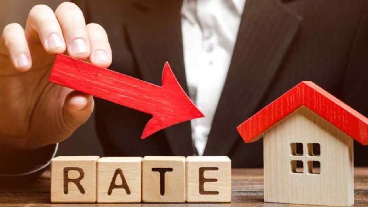 Home Loan : வீட்டுக் கடன் வாங்குபவர்களுக்கு குட் நியூஸ்.. வீட்டுக் கடனுக்கான வட்டி குறைஞ்சாச்சு.!! Home Loan : வீட்டுக் கடன் வாங்குபவர்களுக்கு குட் நியூஸ்.. வீட்டுக் கடனுக்கான வட்டி குறைஞ்சாச்சு.!!