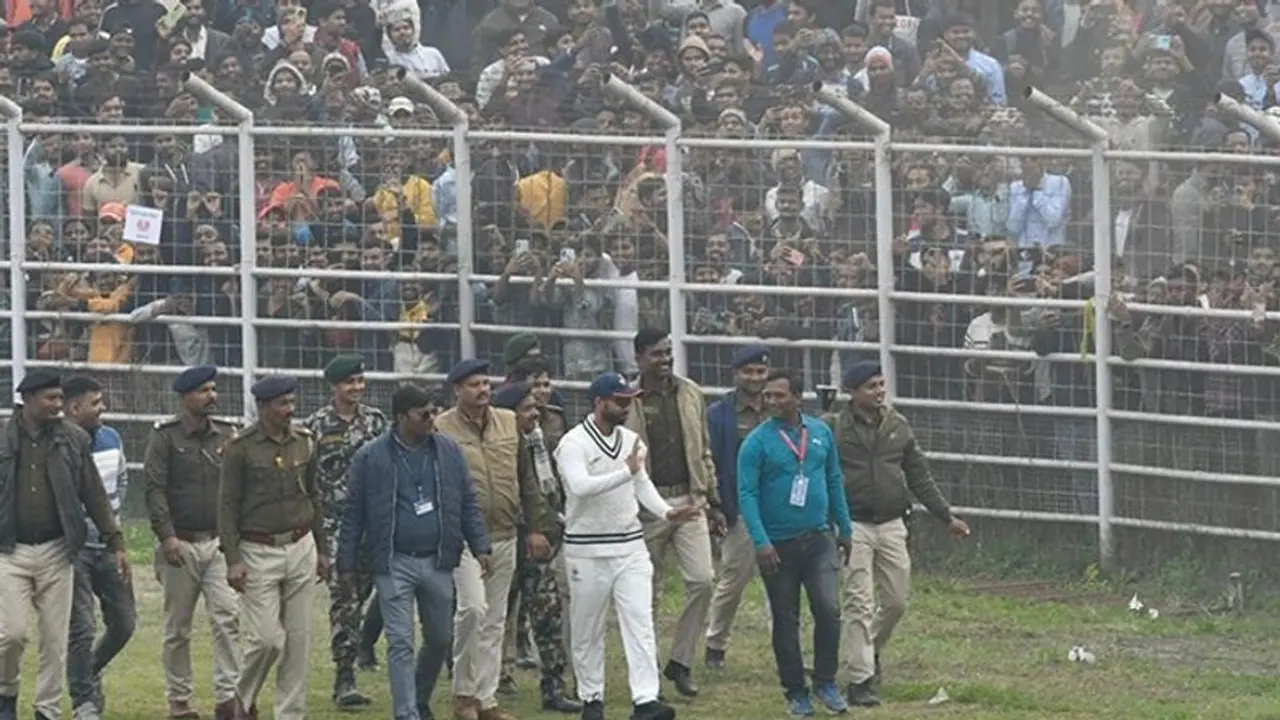 വിചിത്ര സംഭവങ്ങള്! മുംബൈക്കെതിരെ രഞ്ജി കളിക്കാന് ബിഹാറിന്റെ രണ്ട് ടീം; ഒരു ടീമിനെ പൊലീസ് തടഞ്ഞു വിചിത്ര സംഭവങ്ങള്! മുംബൈക്കെതിരെ രഞ്ജി കളിക്കാന് ബിഹാറിന്റെ രണ്ട് ടീം; ഒരു ടീമിനെ പൊലീസ് തടഞ്ഞു