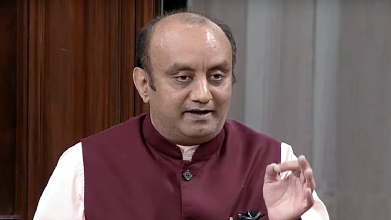 ಪ್ರಣಾಳಿಕೆಯಲ್ಲಿ ಥಾಯ್ಲೆಂಡ್ ನ್ಯೂಯಾರ್ಕ್ ಫೋಟೋ ಬಳಕೆ,ಕಾಂಗ್ರೆಸ್ ವಿದೇಶಿ ಪ್ರೀತಿ ಪ್ರಶ್ನಿಸಿದ ಬಿಜೆಪಿ!