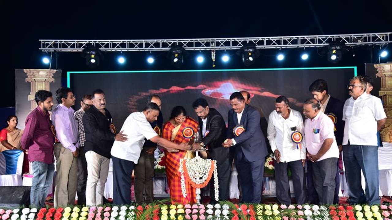 ಮಕ್ಕಳ ಯಶಸ್ವಿಗೆ ಪೋಷಕರ, ಶಿಕ್ಷಕರ ಕೊಡುಗೆ ಅಪಾರ: ಶಾಂತಲಾ ರಾಜಣ್ಣ ಮಕ್ಕಳ ಯಶಸ್ವಿಗೆ ಪೋಷಕರ, ಶಿಕ್ಷಕರ ಕೊಡುಗೆ ಅಪಾರ: ಶಾಂತಲಾ ರಾಜಣ್ಣ