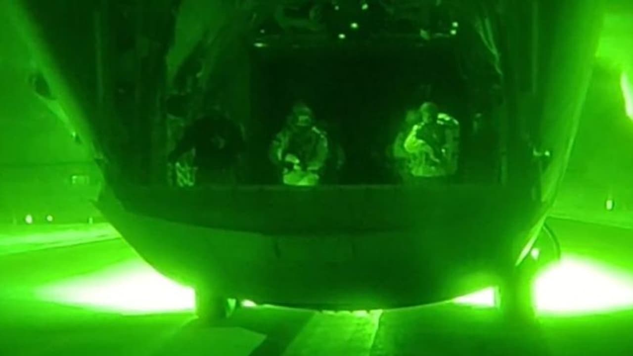 ఇండియన్ ఎయిర్ఫోర్స్ అరుదైన ఘనత.. కార్గిల్ ఎయిర్స్ట్రిప్లో నైట్ ల్యాండింగ్, సక్సెస్ఫుల్గా దిగిన సీ 130జే ఇండియన్ ఎయిర్ఫోర్స్ అరుదైన ఘనత.. కార్గిల్ ఎయిర్స్ట్రిప్లో నైట్ ల్యాండింగ్, సక్సెస్ఫుల్గా దిగిన సీ 130జే