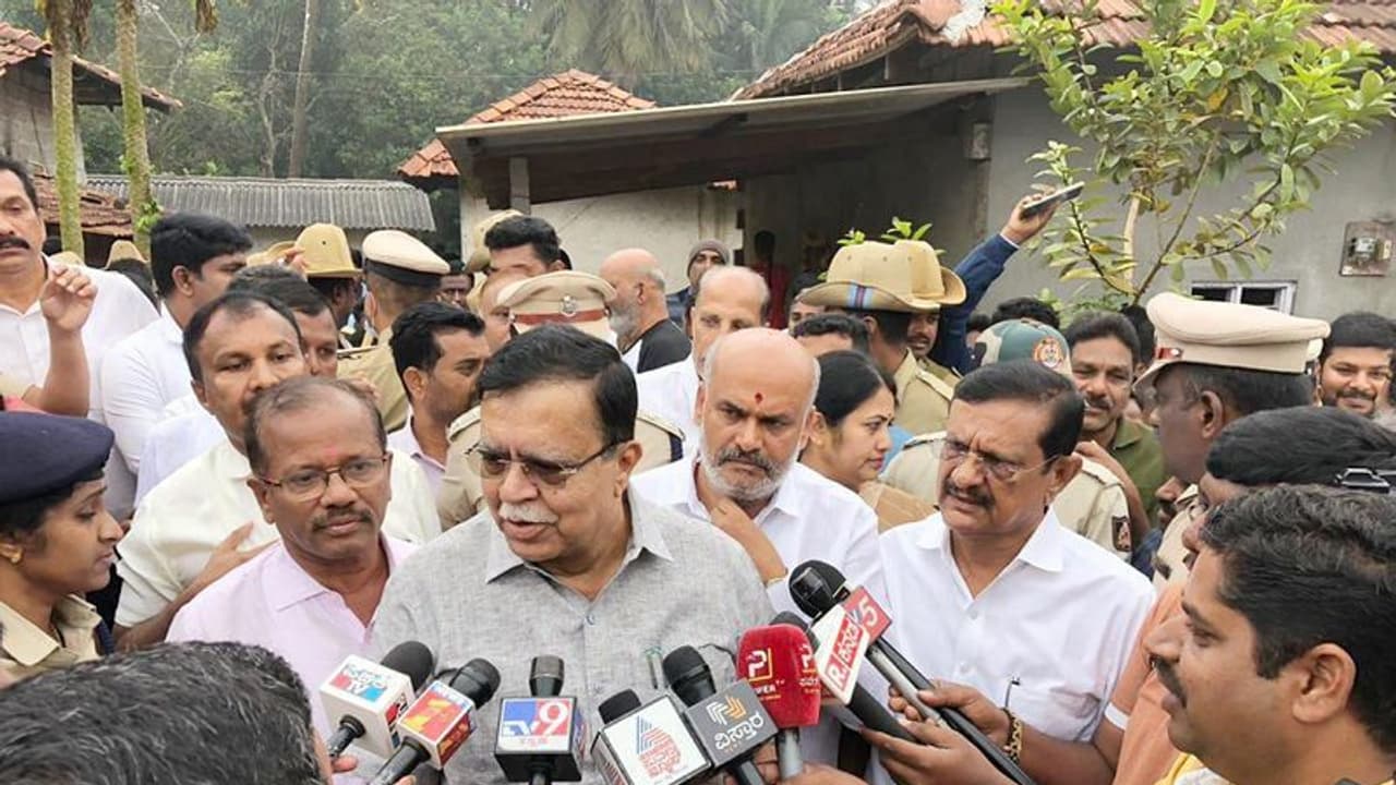 ಎಚ್.ಡಿ.ಕುಮಾರಸ್ವಾಮಿ ಈ ಮಟ್ಟಕ್ಕೆ ಇಳಿಬಾರದು: ಸಚಿವ ರಾಜಣ್ಣ ತಿರುಗೇಟು ಎಚ್.ಡಿ.ಕುಮಾರಸ್ವಾಮಿ ಈ ಮಟ್ಟಕ್ಕೆ ಇಳಿಬಾರದು: ಸಚಿವ ರಾಜಣ್ಣ ತಿರುಗೇಟು