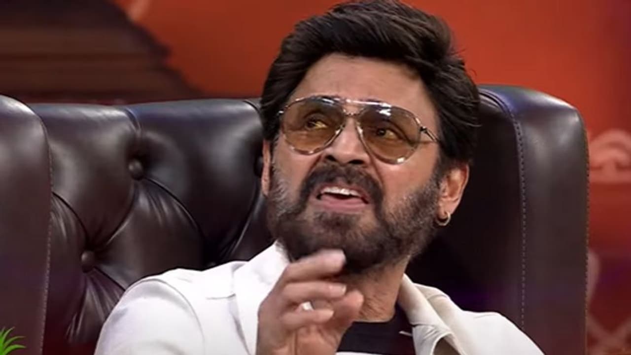 బాలీవుడ్ హిట్ చిత్రం రీమేక్ ప్లాన్ లో వెంకీ, వర్కవుట్ అవుతుందా? బాలీవుడ్ హిట్ చిత్రం రీమేక్ ప్లాన్ లో వెంకీ, వర్కవుట్ అవుతుందా?