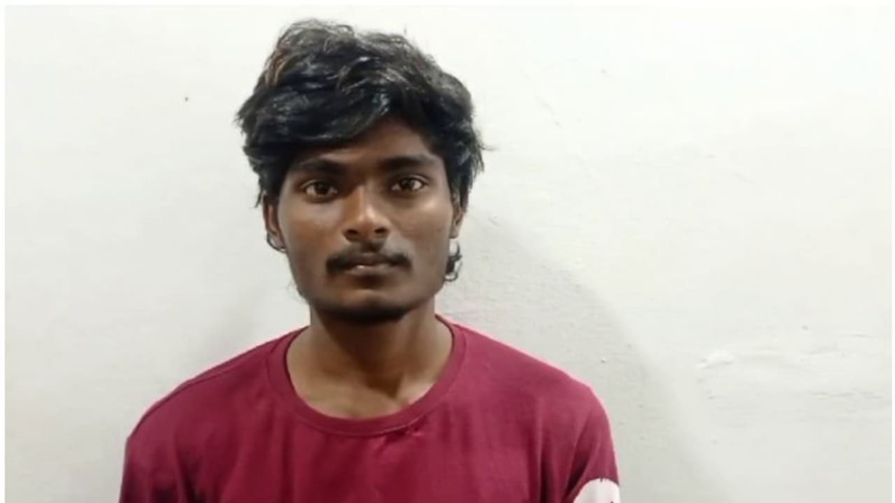 ഇൻസ്റ്റഗ്രാം വഴി പരിചയപ്പെട്ട് പ്രായപൂർത്തിയാകാത്ത പെൺകുട്ടിയെ പീഡിപ്പിച്ചു; യുവാവ് അറസ്റ്റിൽ ഇൻസ്റ്റഗ്രാം വഴി പരിചയപ്പെട്ട് പ്രായപൂർത്തിയാകാത്ത പെൺകുട്ടിയെ പീഡിപ്പിച്ചു; യുവാവ് അറസ്റ്റിൽ