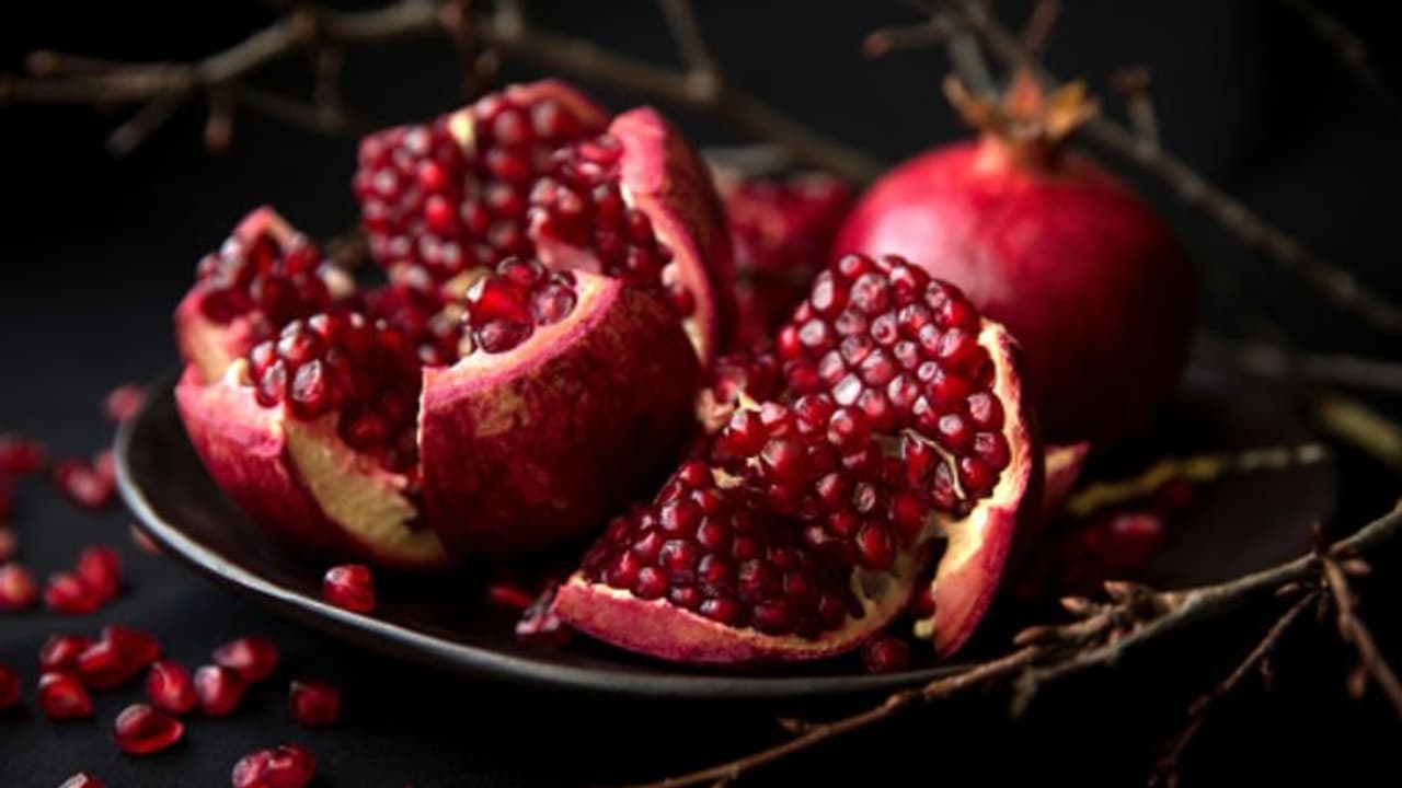 പതിവായി മാതള നാരങ്ങ കഴിക്കൂ; അറിയാം ഈ പത്ത് ഗുണങ്ങള്... പതിവായി മാതള നാരങ്ങ കഴിക്കൂ; അറിയാം ഈ പത്ത് ഗുണങ്ങള്...