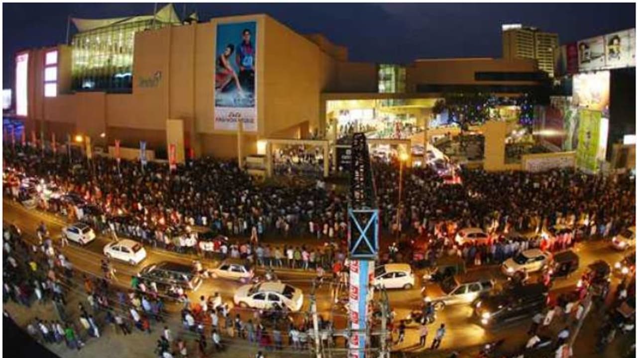 ലുലുവിൽ 50% ബിഗ് ഓഫർ തുടരുന്നു, പാതിരാത്രി തുറന്നിരിക്കും! പകുതി വിലക്ക് എന്തൊക്കെ മേടിക്കാം? പട്ടിക ഇതാ ലുലുവിൽ 50% ബിഗ് ഓഫർ തുടരുന്നു, പാതിരാത്രി തുറന്നിരിക്കും! പകുതി വിലക്ക് എന്തൊക്കെ മേടിക്കാം? പട്ടിക ഇതാ