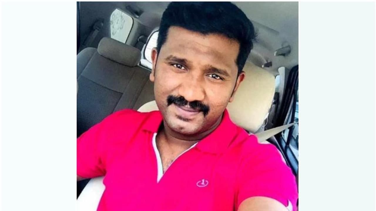 നാട്ടിൽ അവധിക്ക് പോയ പ്രവാസി മലയാളി യുവാവ് ബൈക്കപകടത്തിൽ മരിച്ചു നാട്ടിൽ അവധിക്ക് പോയ പ്രവാസി മലയാളി യുവാവ് ബൈക്കപകടത്തിൽ മരിച്ചു