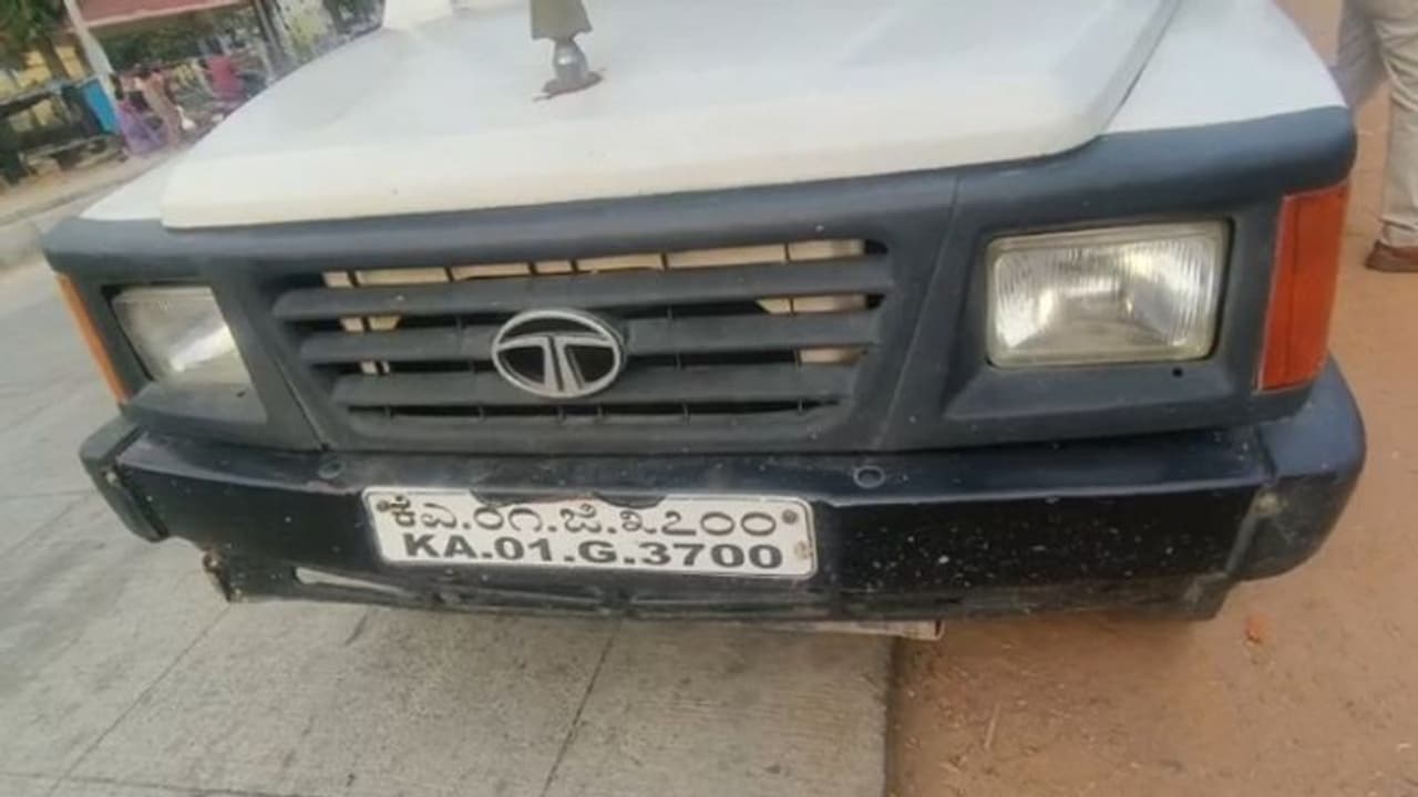 ತುಮಕೂರು: ಸರ್ಕಾರಿ ಕಾನೂನನ್ನು ಸರ್ಕಾರದವರೇ ಪಾಲಿಸದಿದ್ದರೆ ಹೇಗೆ? ತುಮಕೂರು: ಸರ್ಕಾರಿ ಕಾನೂನನ್ನು ಸರ್ಕಾರದವರೇ ಪಾಲಿಸದಿದ್ದರೆ ಹೇಗೆ?