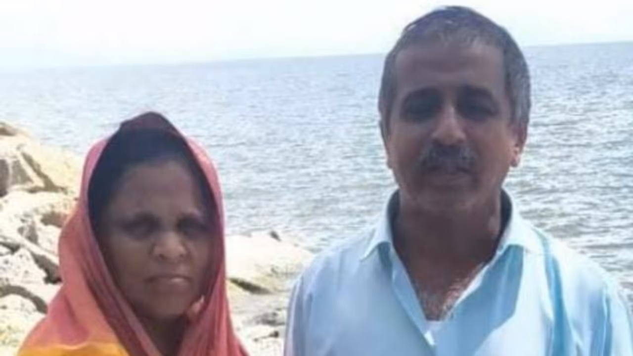 ഭാര്യക്ക് അന്തിമോപചാരം അര്പ്പിക്കുന്നതിനിടെ കുഴഞ്ഞു വീണ് ഭര്ത്താവ് മരിച്ചു ഭാര്യക്ക് അന്തിമോപചാരം അര്പ്പിക്കുന്നതിനിടെ കുഴഞ്ഞു വീണ് ഭര്ത്താവ് മരിച്ചു