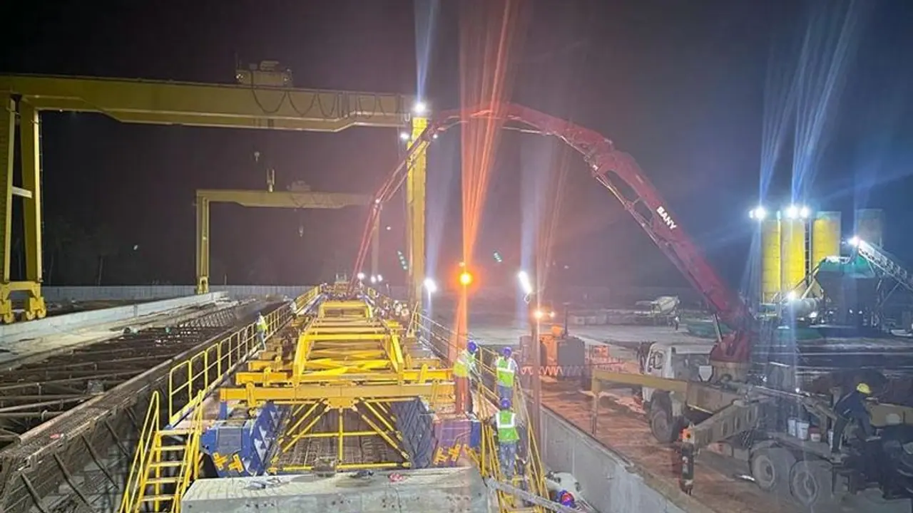 ದೇಶದಲ್ಲೇ ಮೊದಲು, ಬೆಂಗಳೂರು ಉಪನಗರ ರೈಲ್ವೆಗಾಗಿ ದಾಖಲೆಯ 31 ಮೀ. ಉದ್ದದ ತೊಲೆ ತಯಾರಿ ದೇಶದಲ್ಲೇ ಮೊದಲು, ಬೆಂಗಳೂರು ಉಪನಗರ ರೈಲ್ವೆಗಾಗಿ ದಾಖಲೆಯ 31 ಮೀ. ಉದ್ದದ ತೊಲೆ ತಯಾರಿ