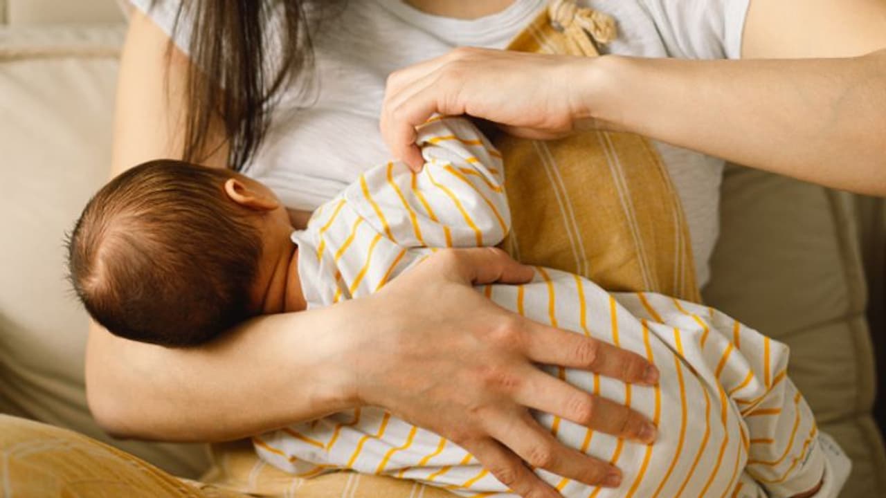 മുലയൂട്ടുന്ന അമ്മമാർ ഡയറ്റില്‍ ഉള്‍പ്പെടുത്തേണ്ട ഭക്ഷണങ്ങള്‍...