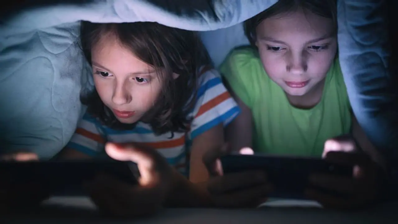 Child Screen Time Tips: स्क्रीन टाइमिंग बिगाड़ रही बच्चों की मेंटल हेल्थ, इस तरह सुधारे आदत Child Screen Time Tips: स्क्रीन टाइमिंग बिगाड़ रही बच्चों की मेंटल हेल्थ, इस तरह सुधारे आदत