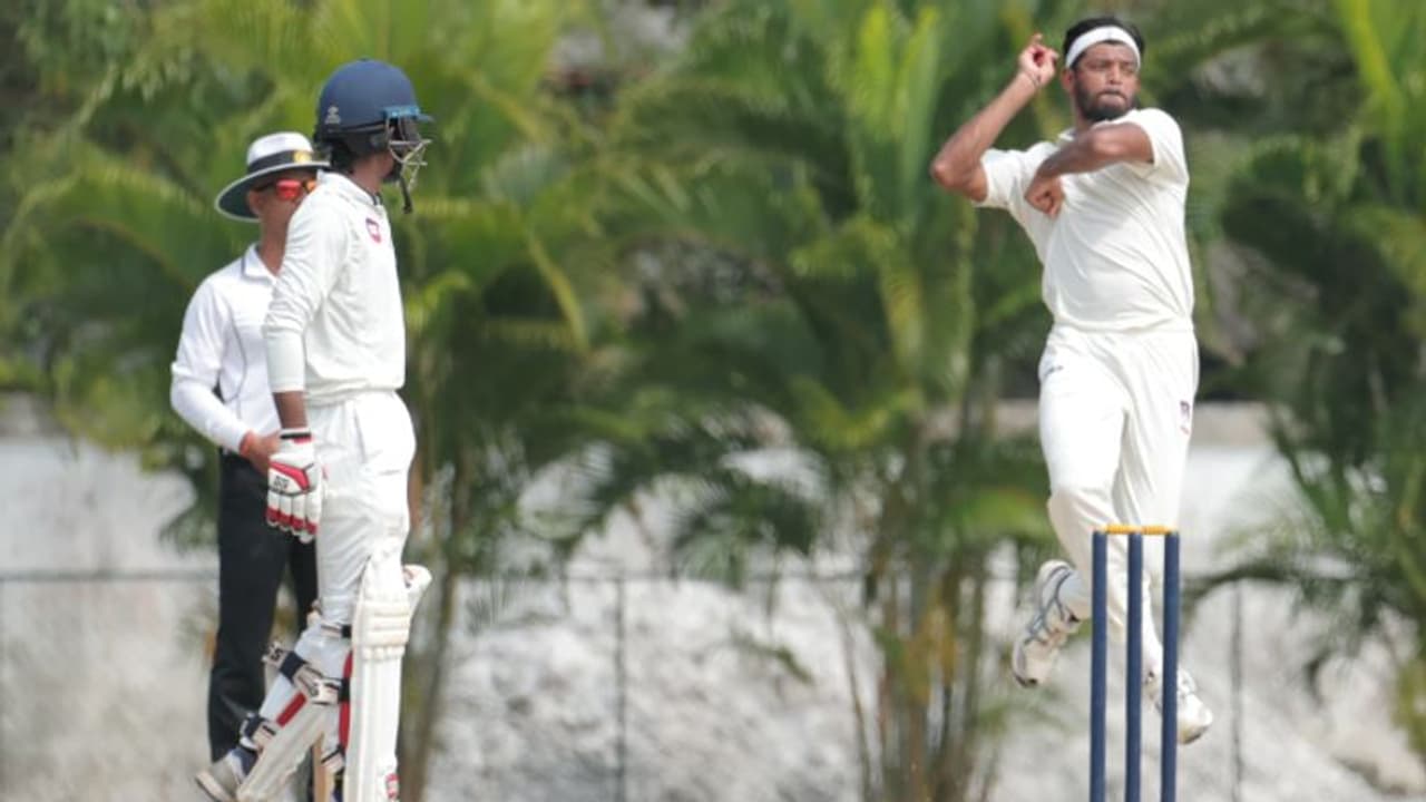 രഞ്ജി ട്രോഫി: ഉത്തര്പ്രദേശിനെതിരെ കേരളം ലീഡ് വഴങ്ങി! മത്സരം സമനിലയില്; ഇരുവരും പോയിന്റ് പങ്കിട്ടു രഞ്ജി ട്രോഫി: ഉത്തര്പ്രദേശിനെതിരെ കേരളം ലീഡ് വഴങ്ങി! മത്സരം സമനിലയില്; ഇരുവരും പോയിന്റ് പങ്കിട്ടു