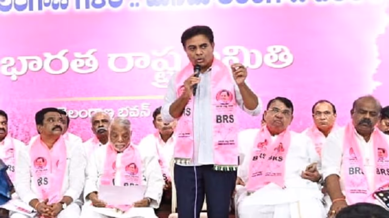 కాంగ్రెస్ ఇచ్చిన 420 హామీల పుస్తకాన్ని భగవద్గీత, బైబిల్, ఖురాన్ లలాగా చదవాలి : కేటీఆర్ కాంగ్రెస్ ఇచ్చిన 420 హామీల పుస్తకాన్ని భగవద్గీత, బైబిల్, ఖురాన్ లలాగా చదవాలి : కేటీఆర్