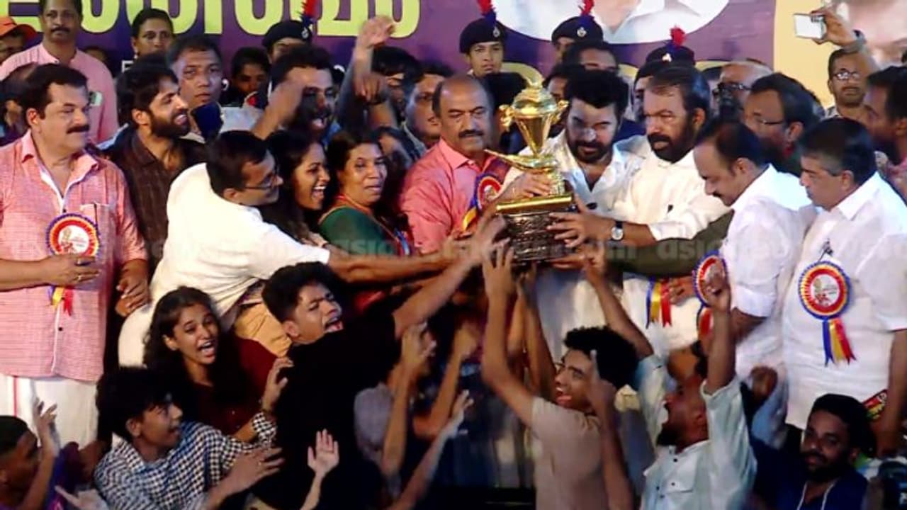 സ്കൂൾ കലോത്സവം; സ്വർണക്കപ്പ് നേടിയ 'കണ്ണൂർ സ്ക്വാഡിന്' ഇന്ന് ഗംഭീര സ്വീകരണം, വിരുന്നുകാരെ യാത്രയാക്കി കൊല്ലം സ്കൂൾ കലോത്സവം; സ്വർണക്കപ്പ് നേടിയ 'കണ്ണൂർ സ്ക്വാഡിന്' ഇന്ന് ഗംഭീര സ്വീകരണം, വിരുന്നുകാരെ യാത്രയാക്കി കൊല്ലം