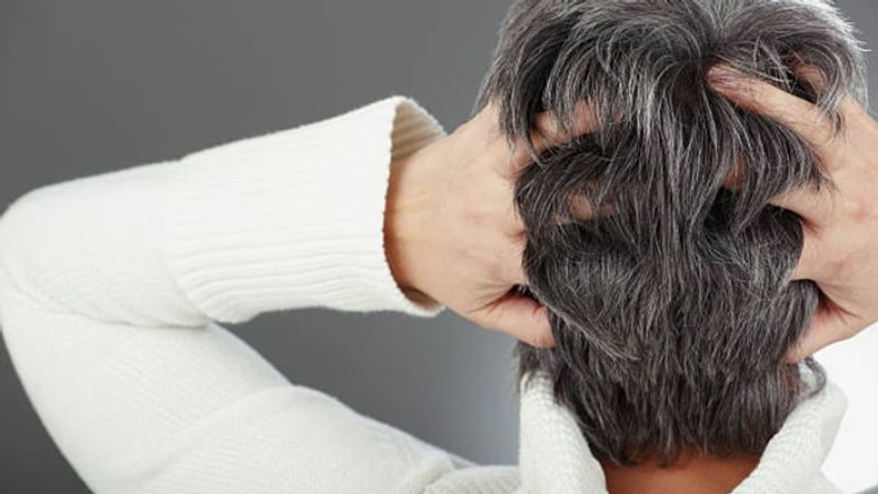 മുടി പെട്ടെന്ന് നരയ്ക്കുന്നതിന് കാരണമാകുന്നത് ഇക്കാര്യങ്ങള്; പരിഹാരം തേടാം... മുടി പെട്ടെന്ന് നരയ്ക്കുന്നതിന് കാരണമാകുന്നത് ഇക്കാര്യങ്ങള്; പരിഹാരം തേടാം...