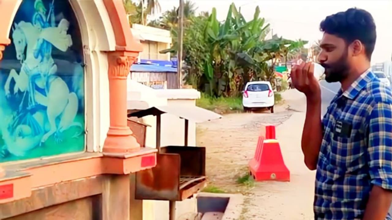 ഗീവര്ഗീസ് പുണ്യാളന്റെ പള്ളിക്ക് മുന്നിൽ ശംഖുനാദം, ഈ കാഴ്ചയ്ക്ക് പിന്നിലൊരു വലിയ കഥയുണ്ട് ഗീവര്ഗീസ് പുണ്യാളന്റെ പള്ളിക്ക് മുന്നിൽ ശംഖുനാദം, ഈ കാഴ്ചയ്ക്ക് പിന്നിലൊരു വലിയ കഥയുണ്ട്