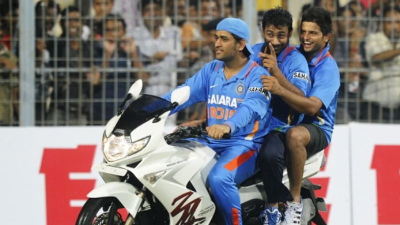 ഇന്ത്യൻ ടീമിലെ എല്ലാവരും മദ്യപിക്കും, എന്നിട്ട് എന്നെ മാത്രം അവർ കുടിയനാക്കി; വെളിപ്പെടുത്തി ധോണിയുടെ സഹതാരം