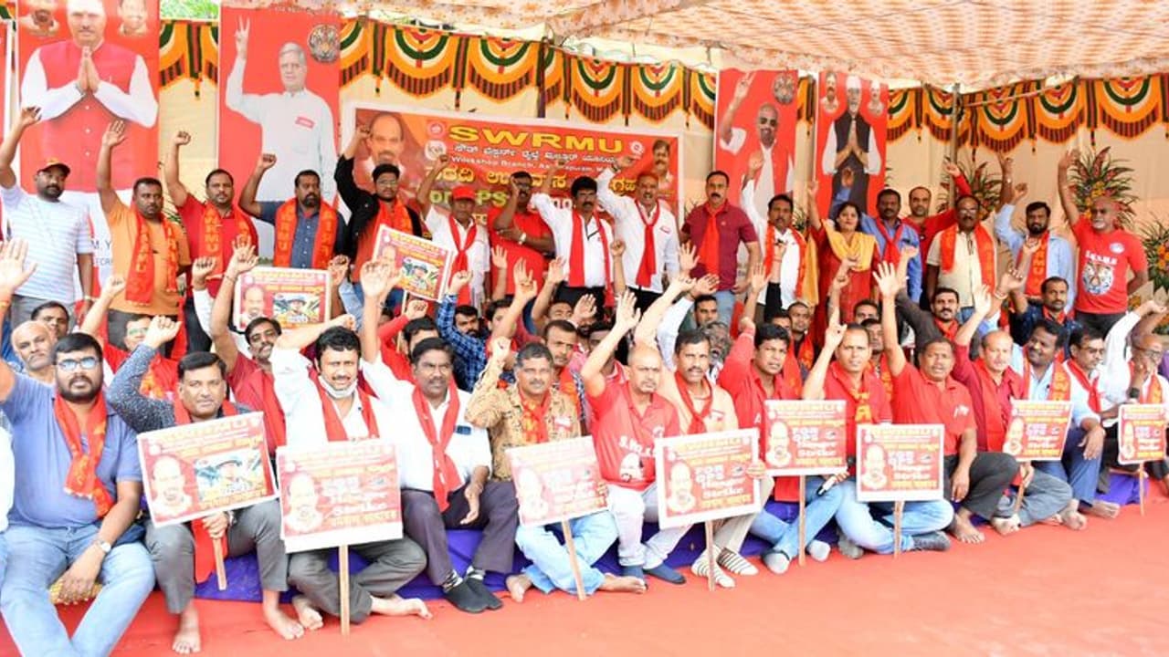 ಹೊಸ ಪಿಂಚಣಿ ಯೋಜನೆ ರದ್ದುಗೊಳಿಸಲು ಆಗ್ರಹ ಹೊಸ ಪಿಂಚಣಿ ಯೋಜನೆ ರದ್ದುಗೊಳಿಸಲು ಆಗ್ರಹ