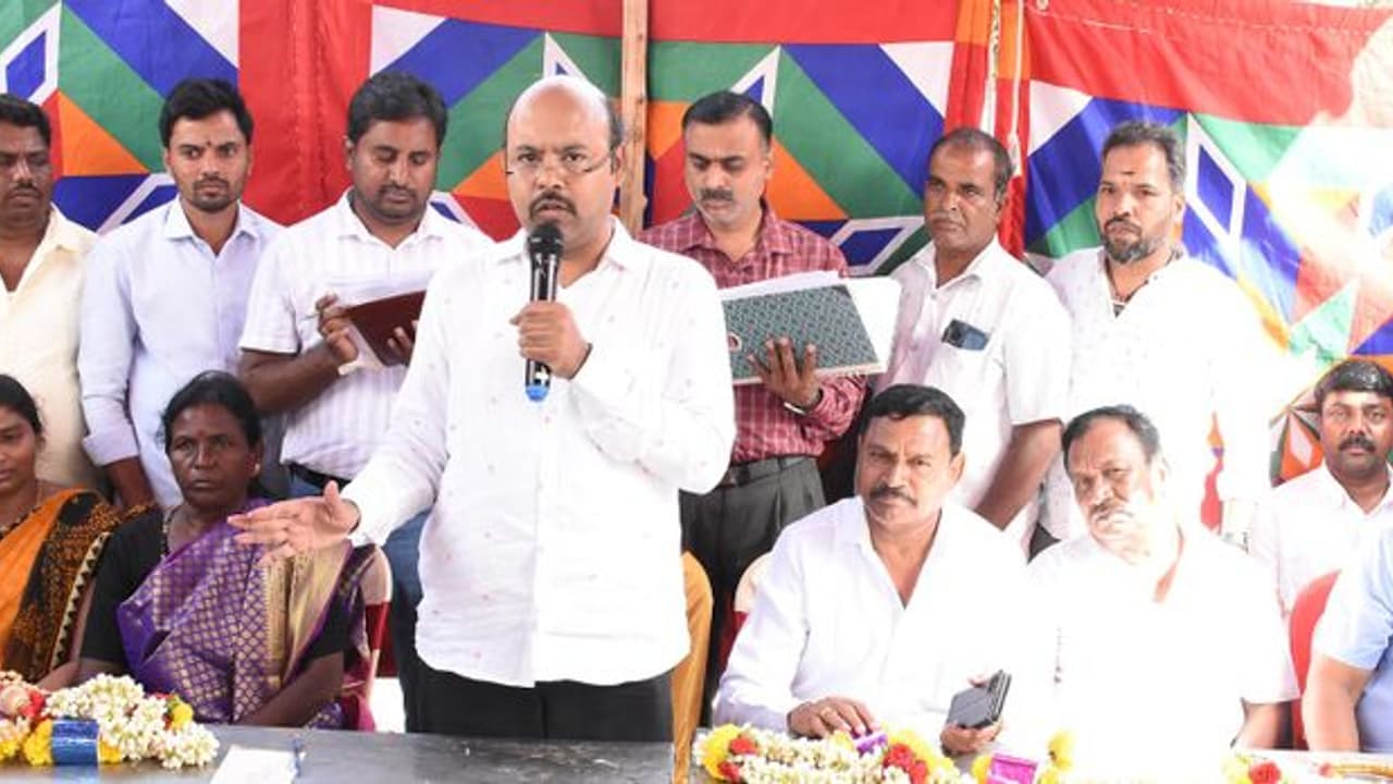 ನಮ್ಮ ಸರ್ಕಾರದಲ್ಲಿ ಮನೆಗಳನ್ನು ಮಂಜೂರು ಮಾಡಿಕೊಡುತ್ತೇವೆ : ಡಾ. ಯತೀಂದ್ರ ನಮ್ಮ ಸರ್ಕಾರದಲ್ಲಿ ಮನೆಗಳನ್ನು ಮಂಜೂರು ಮಾಡಿಕೊಡುತ್ತೇವೆ : ಡಾ. ಯತೀಂದ್ರ