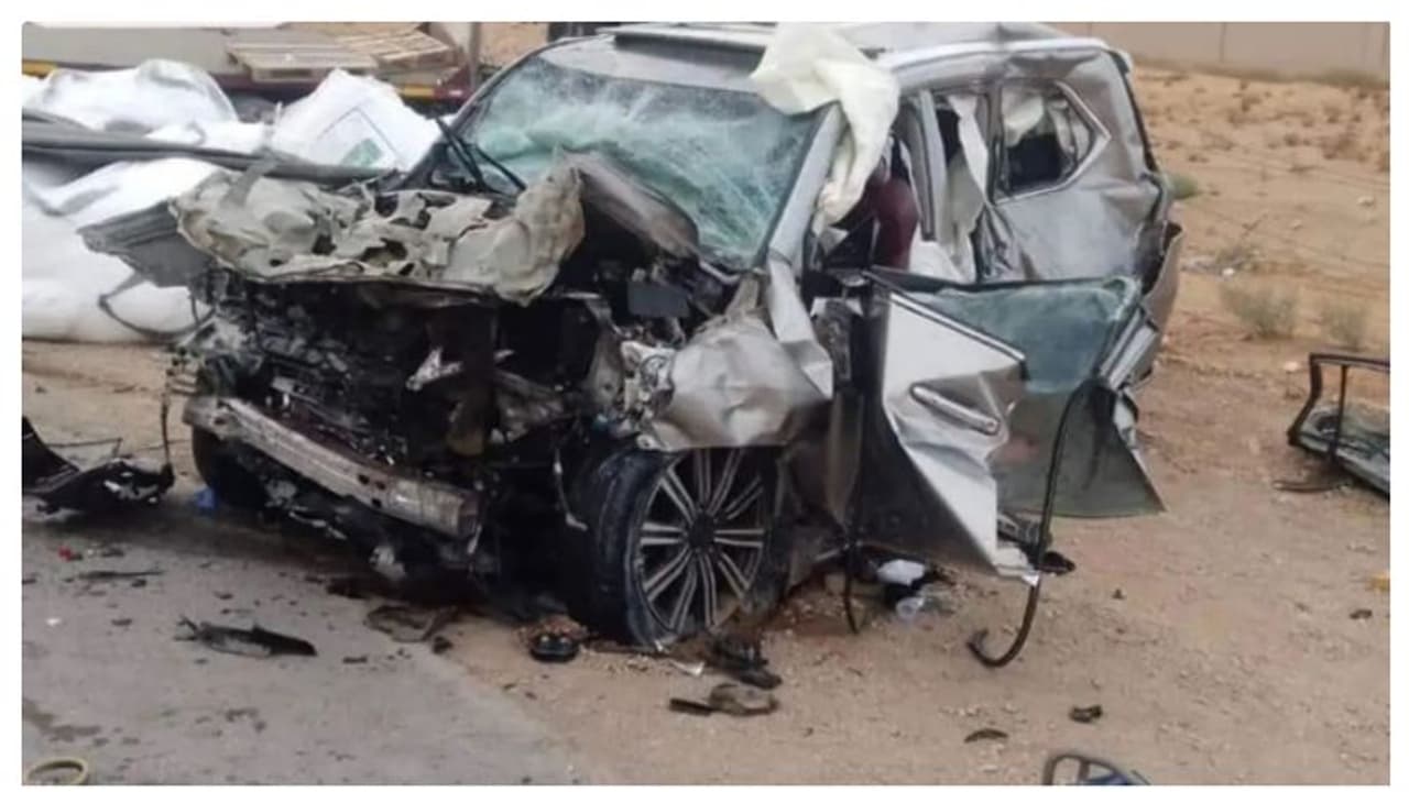 ഒരു കുടുംബത്തിലെ അഞ്ചു പേരടക്കം 13 മരണം, മൂന്ന് പേർക്ക് പരിക്ക്; വാഹനങ്ങൾ കൂട്ടിയിടിച്ച് സൗദിയിൽ ദാരുണ അപകടം ഒരു കുടുംബത്തിലെ അഞ്ചു പേരടക്കം 13 മരണം, മൂന്ന് പേർക്ക് പരിക്ക്; വാഹനങ്ങൾ കൂട്ടിയിടിച്ച് സൗദിയിൽ ദാരുണ അപകടം