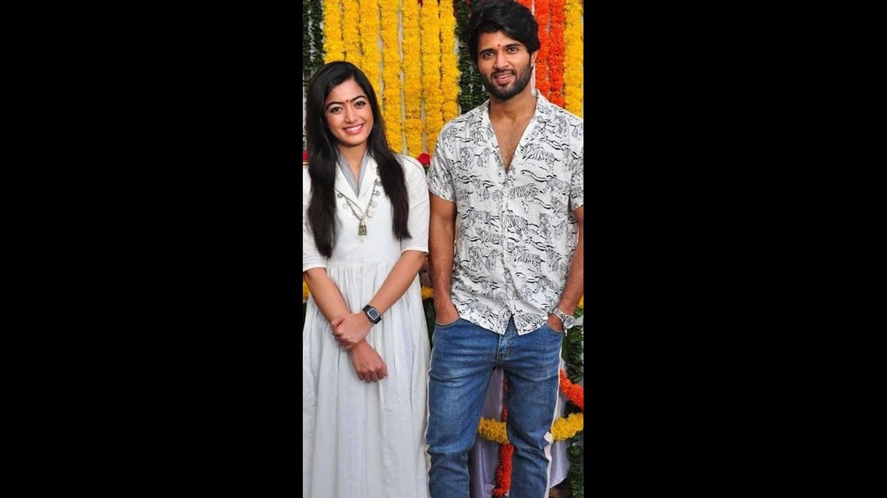 విజయ్ దేవరకొండ పెళ్లికి రష్మిక మందన్నా డాన్స్.. `ఫ్యామిలీ స్టార్`లో స్పెషల్ ఎట్రాక్షన్ అదేనా? విజయ్ దేవరకొండ పెళ్లికి రష్మిక మందన్నా డాన్స్.. `ఫ్యామిలీ స్టార్`లో స్పెషల్ ఎట్రాక్షన్ అదేనా?