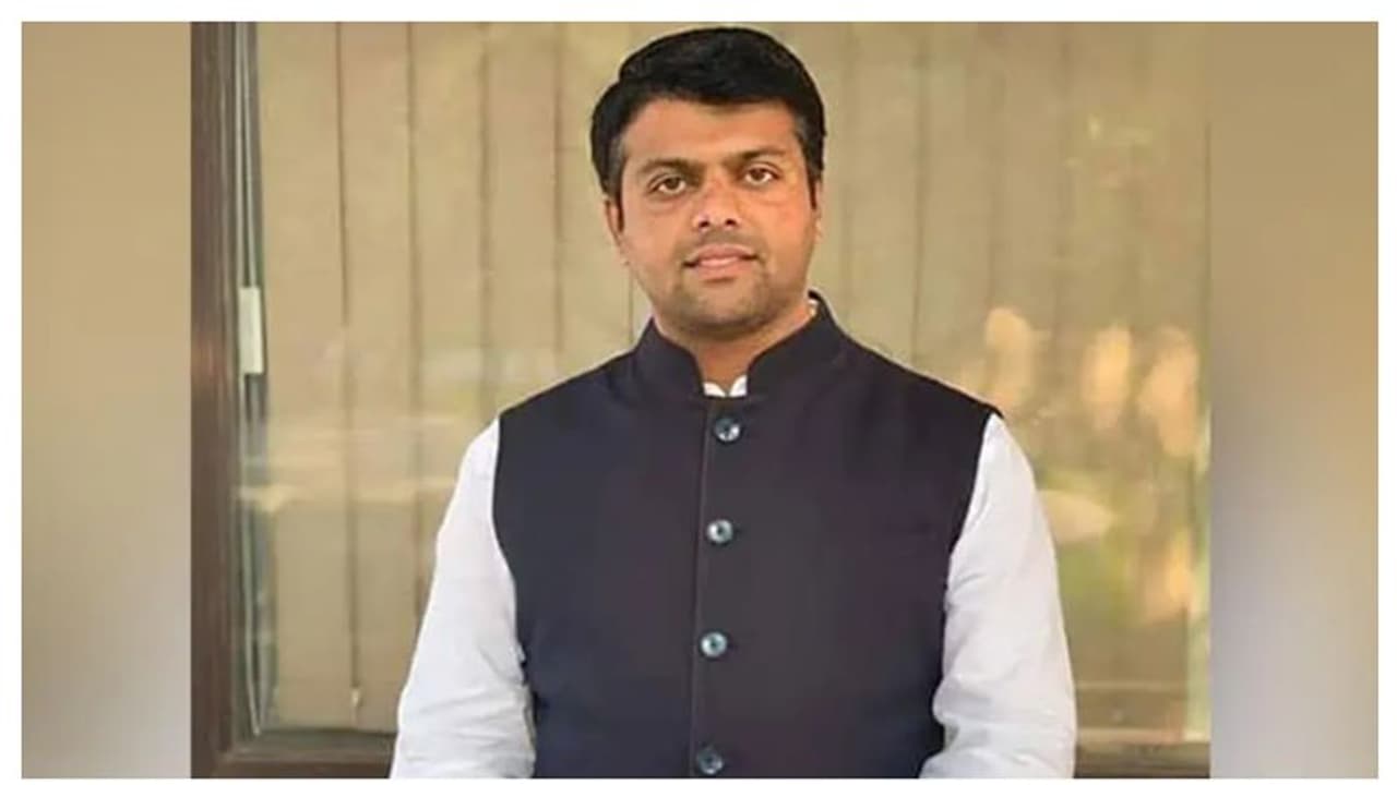 'ഹിന്ദുക്കൾ ഒന്നോ രണ്ടോ പ്രസവിച്ചാൽ പോരാ, ഇങ്ങനെ പോയാൽ...'; വിവാദ പരാമർശവുമായി ബിജെപി എംഎൽഎ 'ഹിന്ദുക്കൾ ഒന്നോ രണ്ടോ പ്രസവിച്ചാൽ പോരാ, ഇങ്ങനെ പോയാൽ...'; വിവാദ പരാമർശവുമായി ബിജെപി എംഎൽഎ