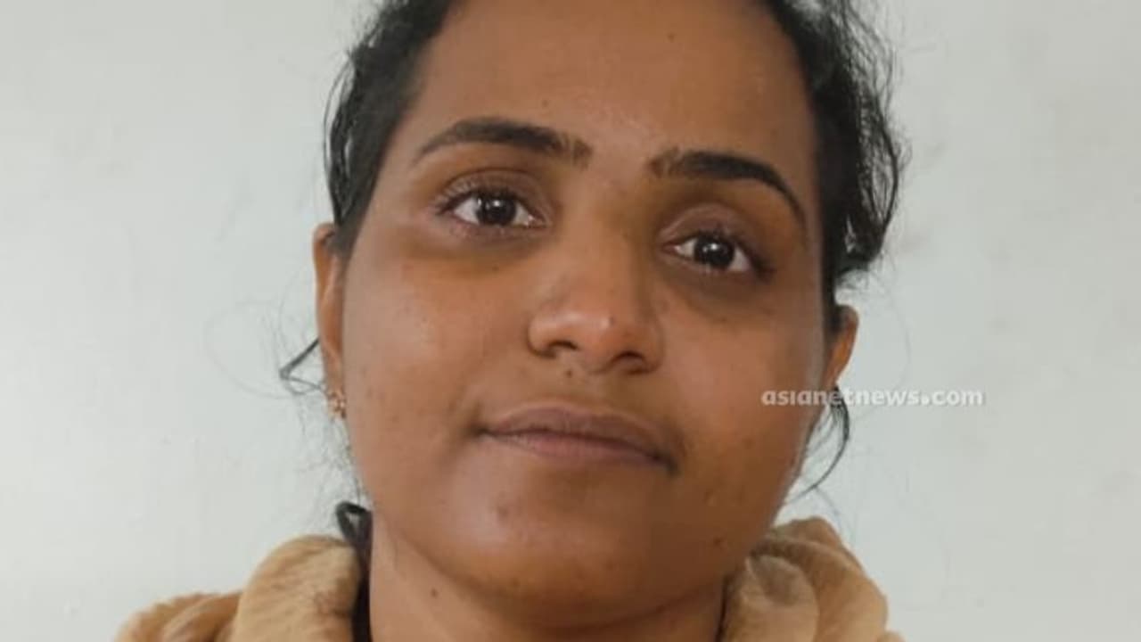 റിസര്‍വ് ബാങ്ക് ഉദ്യോഗസ്ഥയെന്ന് പറഞ്ഞ് വിശ്വസിപ്പിച്ചു; വിവിധ ജില്ലകളിലായി നിരവധി പേരുടെ പണം തട്ടി: അറസ്റ്റ്