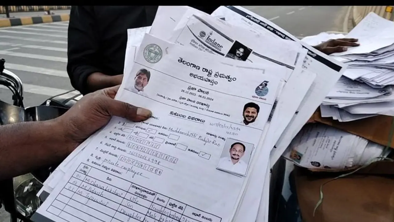 Praja Palana: ప్రజా పాలన దరఖాస్తుల్లో తప్పులుంటే ఎలా? సీఎం రేవంత్ రెడ్డి కీలక ఆదేశాలు Praja Palana: ప్రజా పాలన దరఖాస్తుల్లో తప్పులుంటే ఎలా? సీఎం రేవంత్ రెడ్డి కీలక ఆదేశాలు