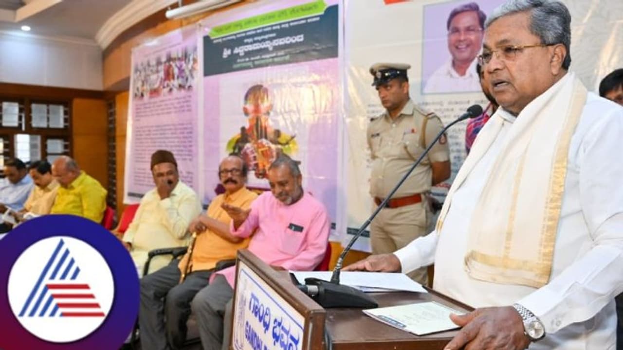 ದುಡ್ಡು ಇರೋರು ದೇವಸ್ಥಾನ ಕಟ್ಟಿಸ್ತಾರೆ, ಇಲ್ಲದವರು ಇದ್ದಲ್ಲೇ ಪೂಜೆ ಮಾಡ್ತಾರೆ: ಸಿಎಂ ದುಡ್ಡು ಇರೋರು ದೇವಸ್ಥಾನ ಕಟ್ಟಿಸ್ತಾರೆ, ಇಲ್ಲದವರು ಇದ್ದಲ್ಲೇ ಪೂಜೆ ಮಾಡ್ತಾರೆ: ಸಿಎಂ