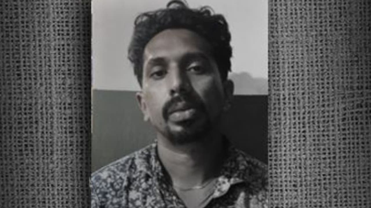 ബാറും ബിവറേജും അവധി, കൈയ്യിൽ മറ്റൊരു 'ഐറ്റം' ഉണ്ടെന്ന് യുവാവ്; പൊക്കിയപ്പോൾ എംഡിഎംഎയും കഞ്ചാവും ! ബാറും ബിവറേജും അവധി, കൈയ്യിൽ മറ്റൊരു 'ഐറ്റം' ഉണ്ടെന്ന് യുവാവ്; പൊക്കിയപ്പോൾ എംഡിഎംഎയും കഞ്ചാവും !