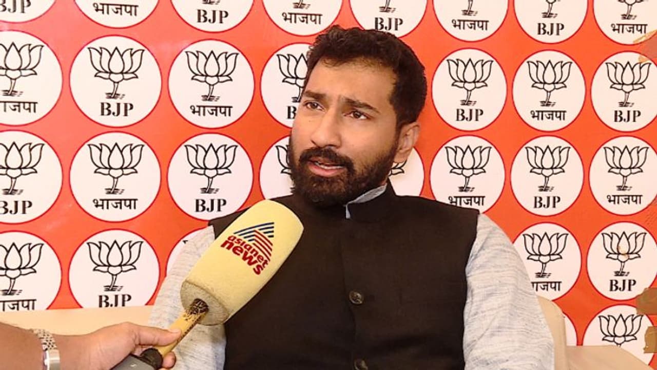 'കോൺഗ്രസും സിപിഎമ്മും ഉടൻ രാഷ്ട്രീയ ഭൂപടത്തിൽനിന്ന് ഇല്ലാതാകും, പാർട്ടി പറഞ്ഞാൽ മത്സരിക്കും': അനിൽ ആൻറണി 'കോൺഗ്രസും സിപിഎമ്മും ഉടൻ രാഷ്ട്രീയ ഭൂപടത്തിൽനിന്ന് ഇല്ലാതാകും, പാർട്ടി പറഞ്ഞാൽ മത്സരിക്കും': അനിൽ ആൻറണി