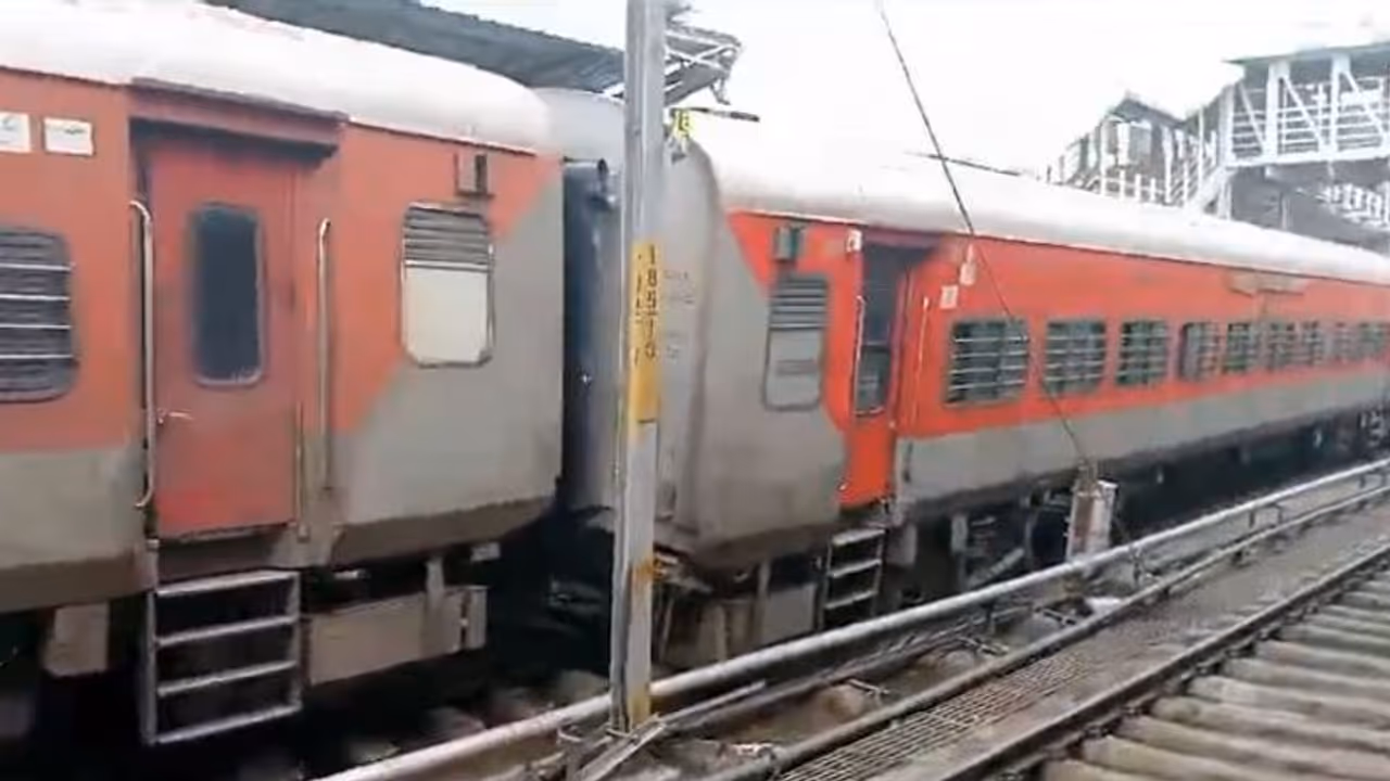 ஐதராபாத்: சார்மினார் எக்ஸ்பிரஸ் ரயில் தடம் புரண்டது.. பயணிகளுக்கு என்ன ஆச்சு? வெளியான பரபரப்பு தகவல்