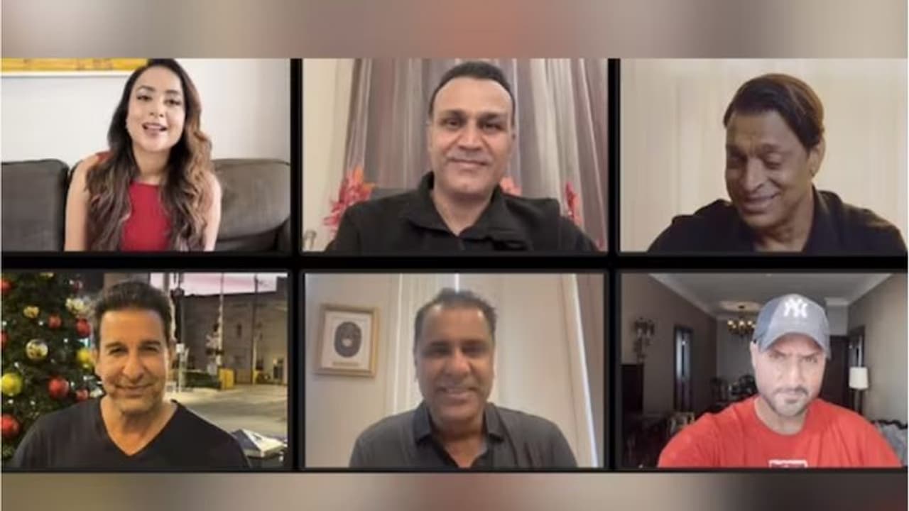 'Tum sab ke liye mai akela kaafi hoon': Sehwag's hilarious banter leaves Pakistani legends in splits (WATCH) 'Tum sab ke liye mai akela kaafi hoon': Sehwag's hilarious banter leaves Pakistani legends in splits (WATCH)