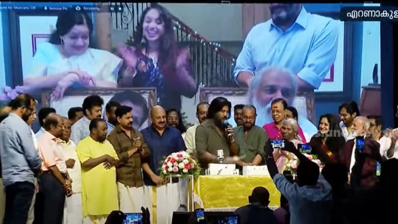 കൊച്ചിയിൽ ഗാനഗന്ധര്‍വ്വന്‌ പിറന്നാൾ ആഘോഷം; കേക്ക് മുറിച്ച് വിജയ് യേശുദാസ്; ഓണ്‍ലൈനായി യേശുദാസും