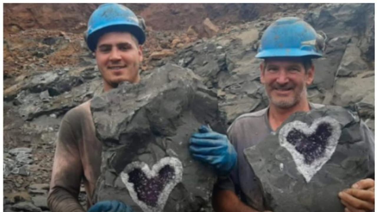 ഹൃദയാകൃതിയിൽ സ്ഫടികം, 80 കിലോ തൂക്കം; ഉറുഗ്വേ ഖനിത്തൊഴിലാളികളുടെ കണ്ടെത്തലിൽ ഞെട്ടി സോഷ്യൽ മീഡിയ !