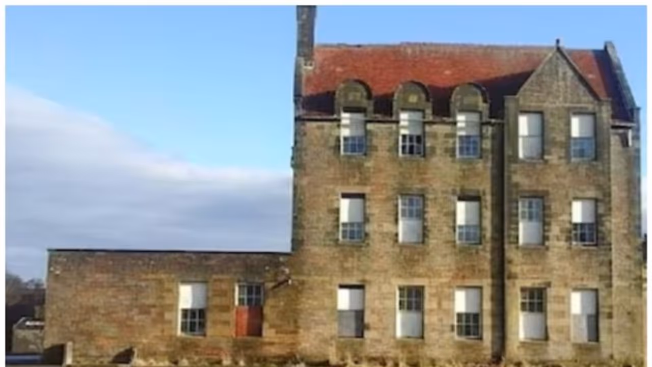 നൂറ്റാണ്ടിന്‍റെ പഴക്കം, ആശുപത്രി, സിനിമാ ലോക്കേഷന്‍; ഒടുവിൽ പൊളിക്കാന്‍ എത്തിയപ്പോൾ പ്രേതകഥകളാൽ സമ്പന്നം !