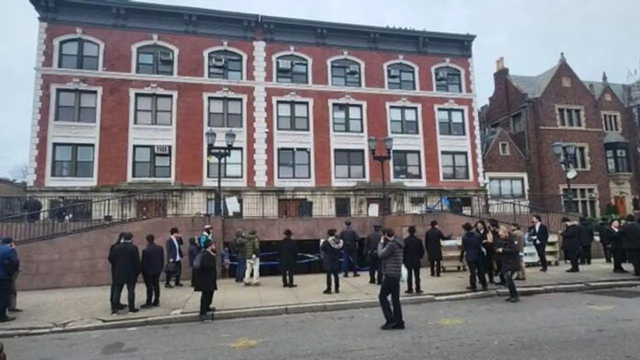 Jewish students clash with NYC Police after mysterious and unauthorized 'secret' tunnel gets shut down (WATCH)